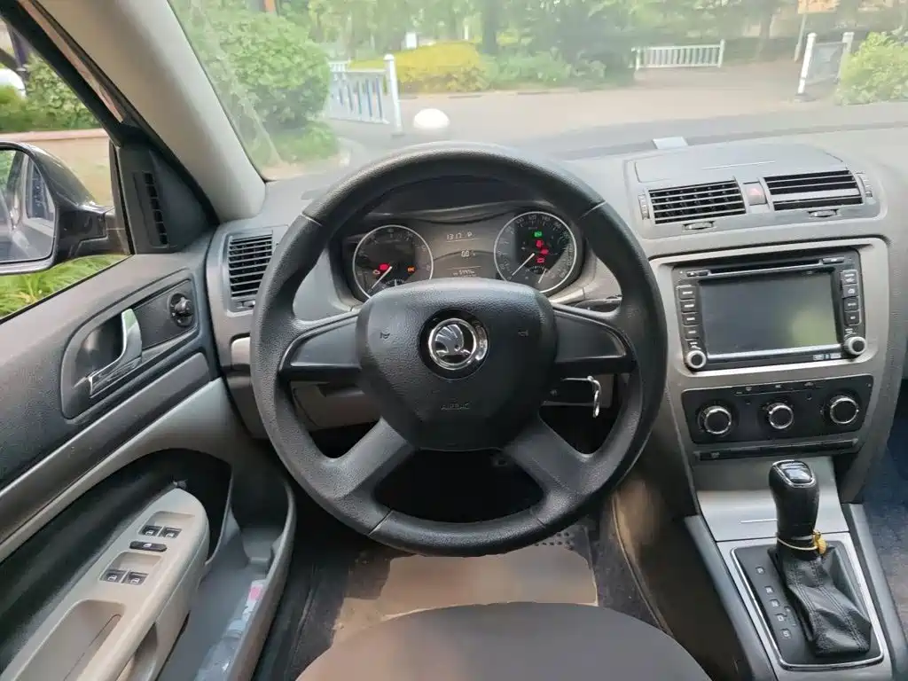 Фото 3 - Škoda Octavia