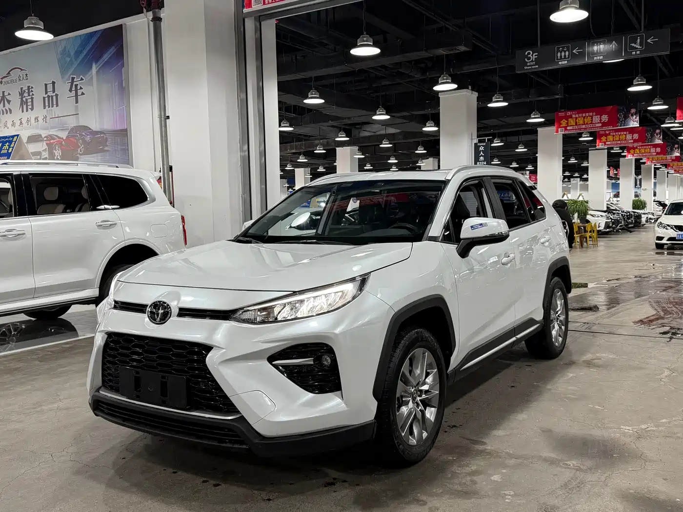 Toyota Wildlander 2021 2.0L CVT 4WD Luxury Edition фото 2