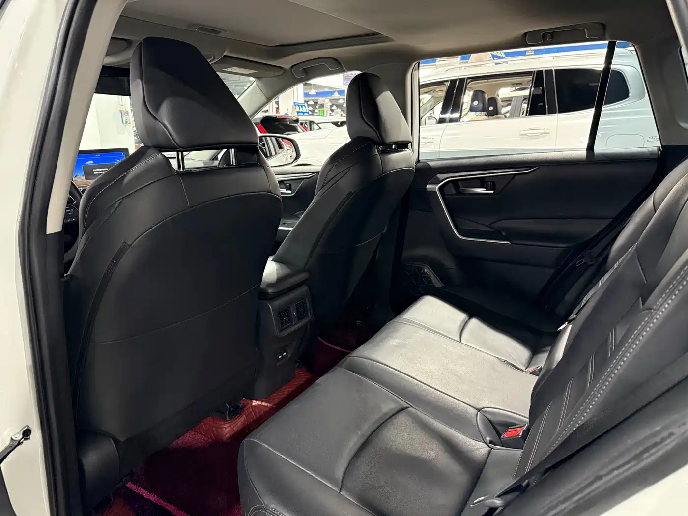 Toyota Wildlander 2021 2.0L CVT 4WD Luxury Edition фото 8
