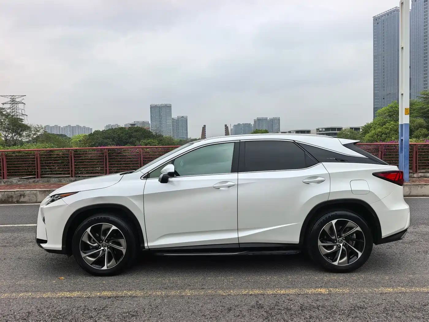 Фото 23 - Lexus RX