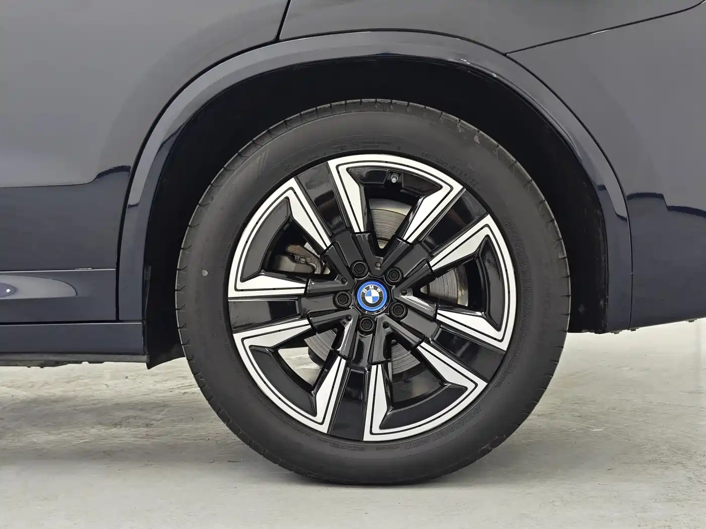 BMW iX3 2023 Leading Type фото 13