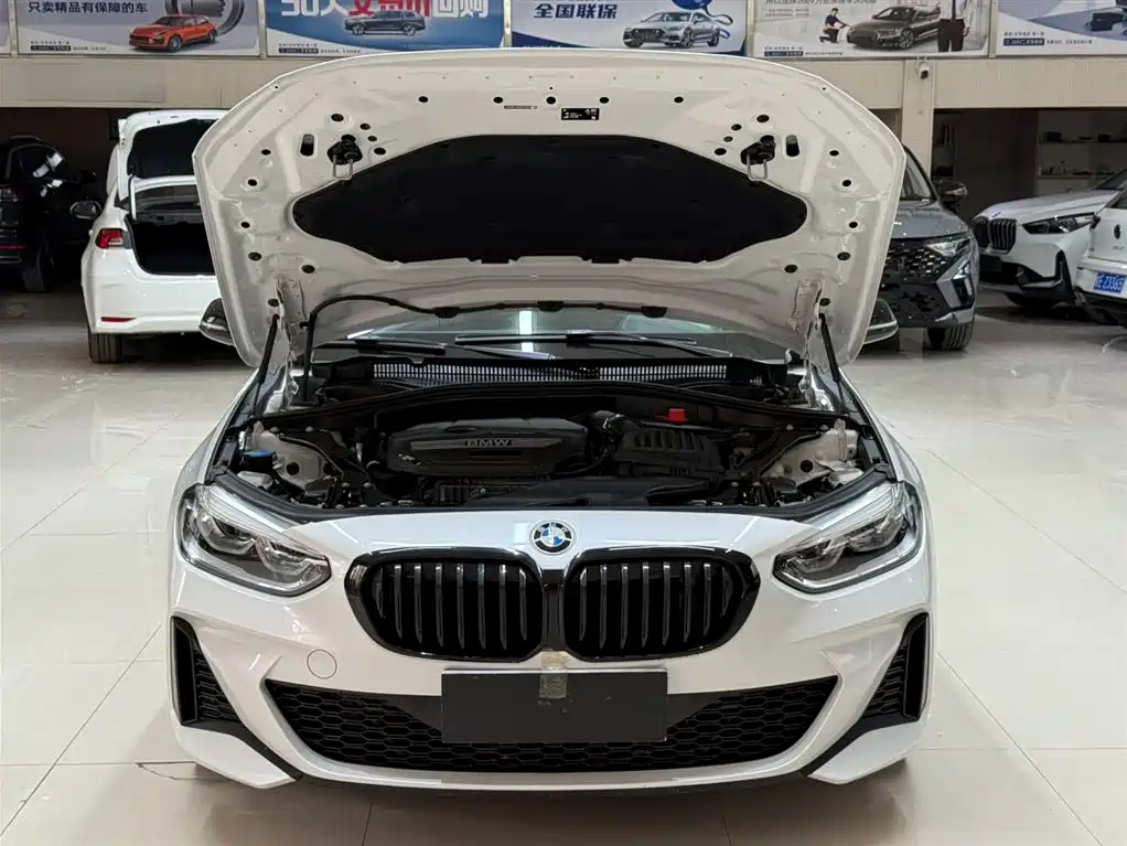 BMW 1 Series 2022 120i M Sport Shadow Edition фото 7