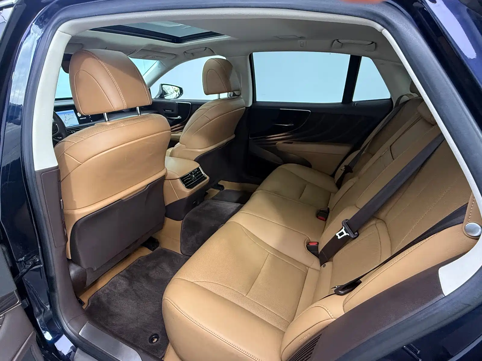 Фото 10 - Lexus LS