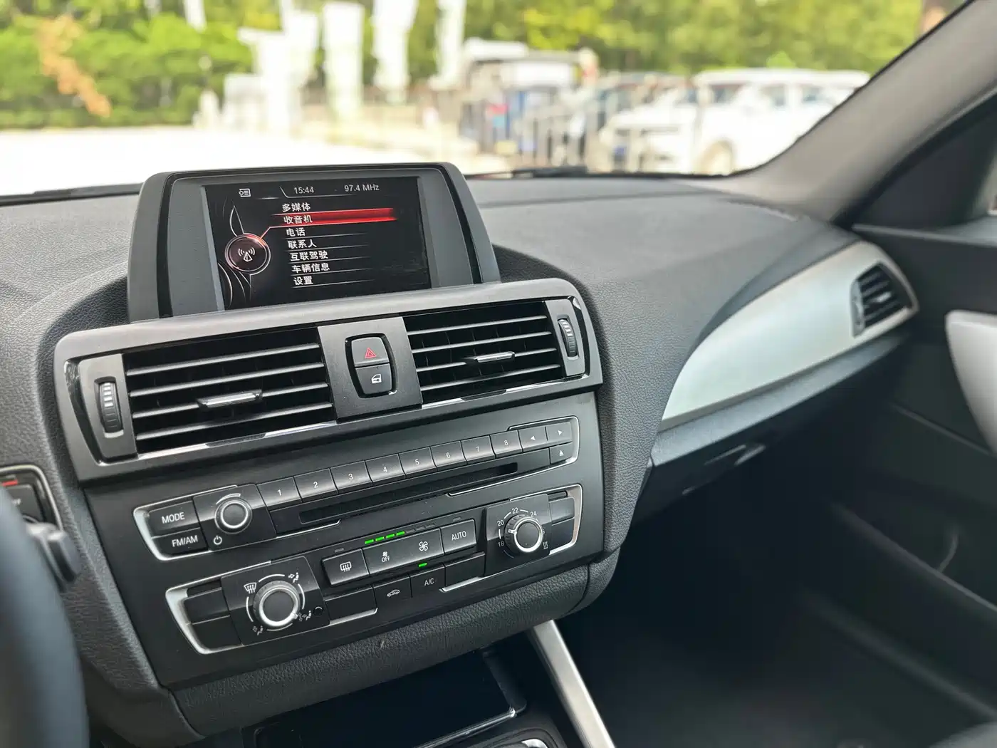 BMW 2 Series (Import) 2015 2014 220i Leading