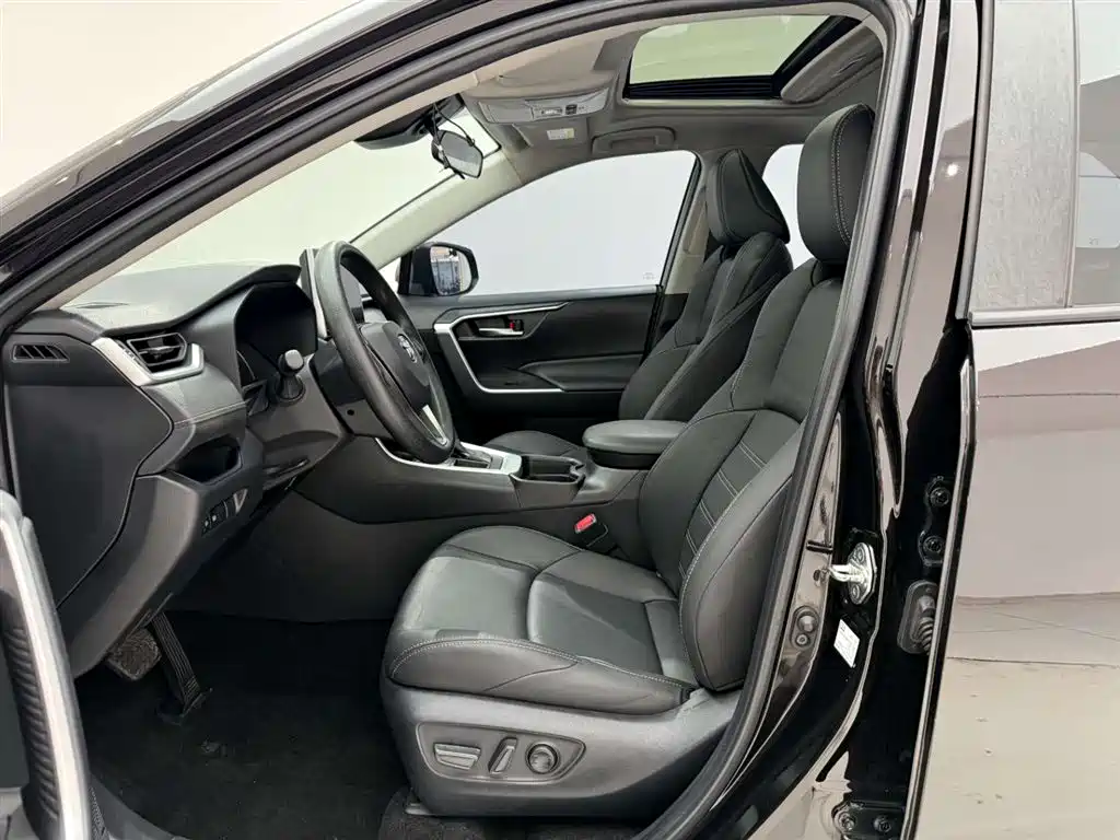 Toyota Wildlander 2020 2.0L CVT 2WD Luxury Edition фото 15