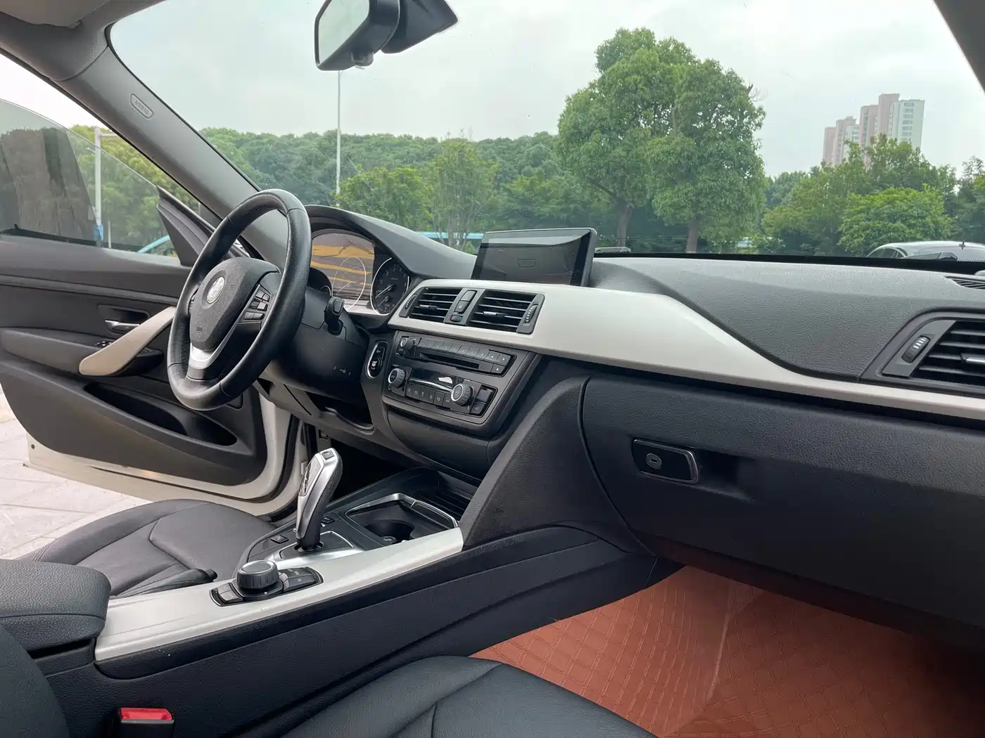 BMW 3 Series GT 2013 Model 320i Leading фото 5
