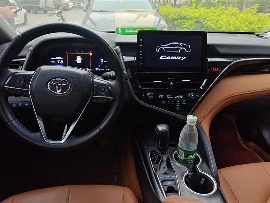 Toyota Camry 2023 2.5G Luxury Edition фото 12