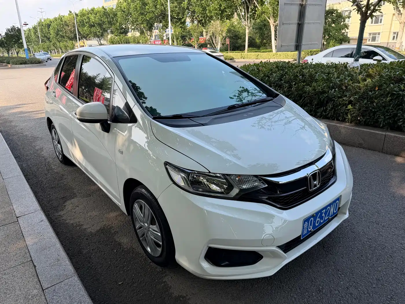 Photo 2 - Honda Fit