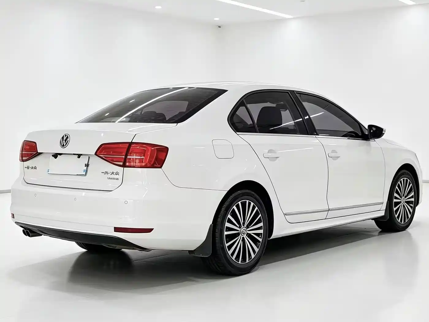 Фото 9 - Volkswagen Sagitar
