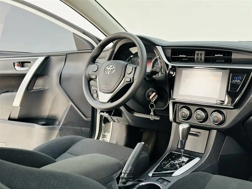 Toyota Corolla 2017 Facelift 1.2T S-CVT GL-i фото 16