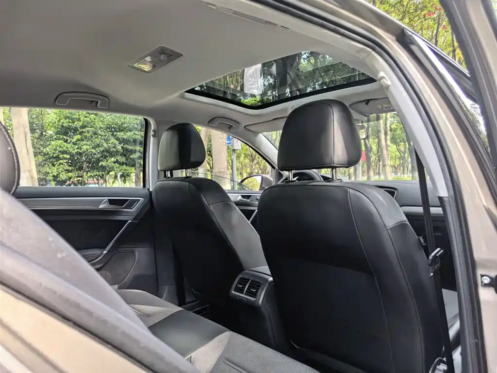Volkswagen Golf 2018 1.6L Automatic Comfort фото 12