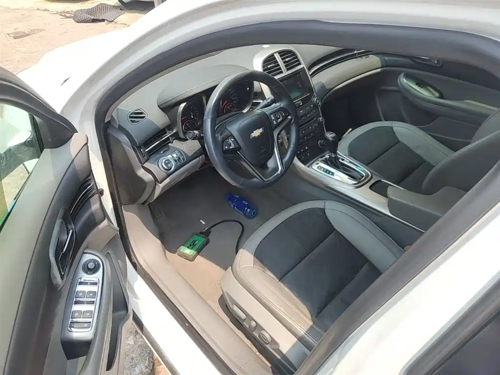 Chevrolet Malibu 2013 2.0L Automatic Luxury Edition фото 16