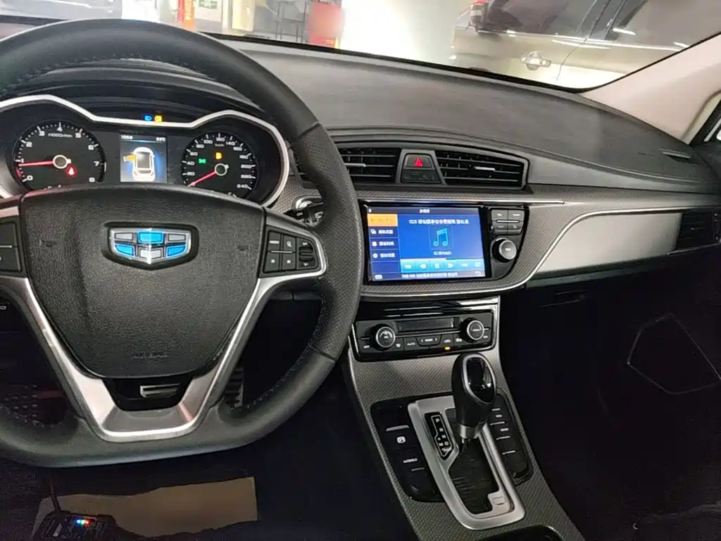 Фото 10 - Geely Emgrand GS