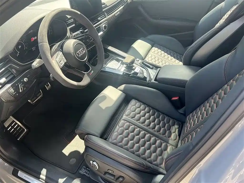 AUDI RS 4