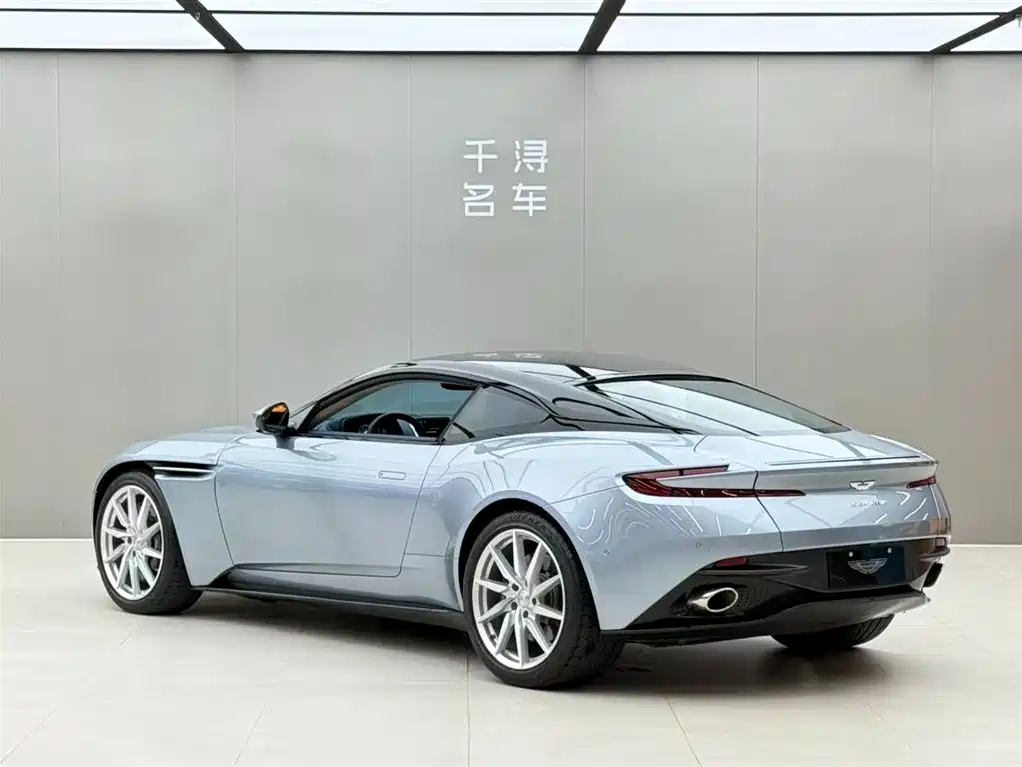 ASTON MARTIN DB11