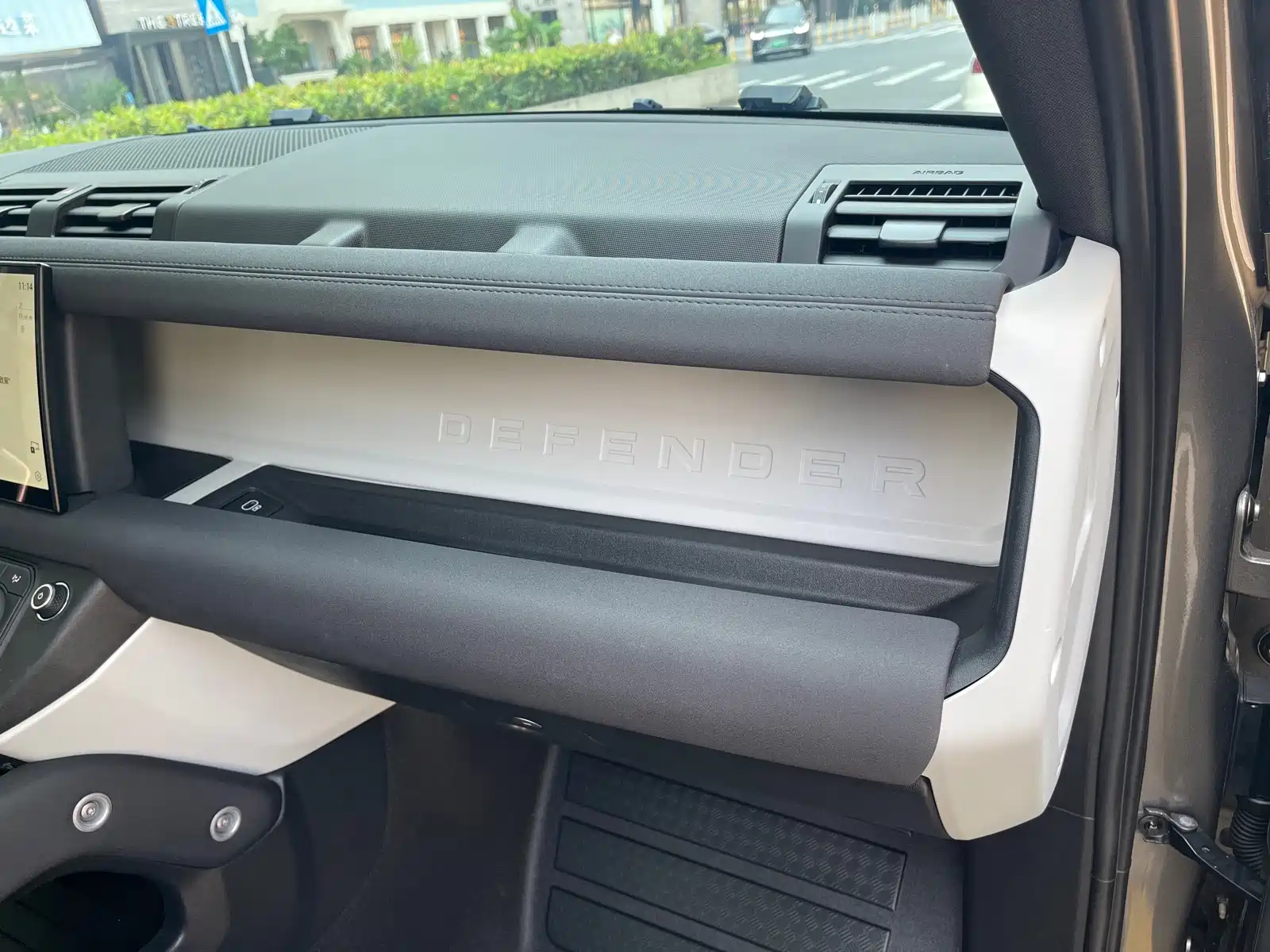 Photo 21 - Land Rover Defender