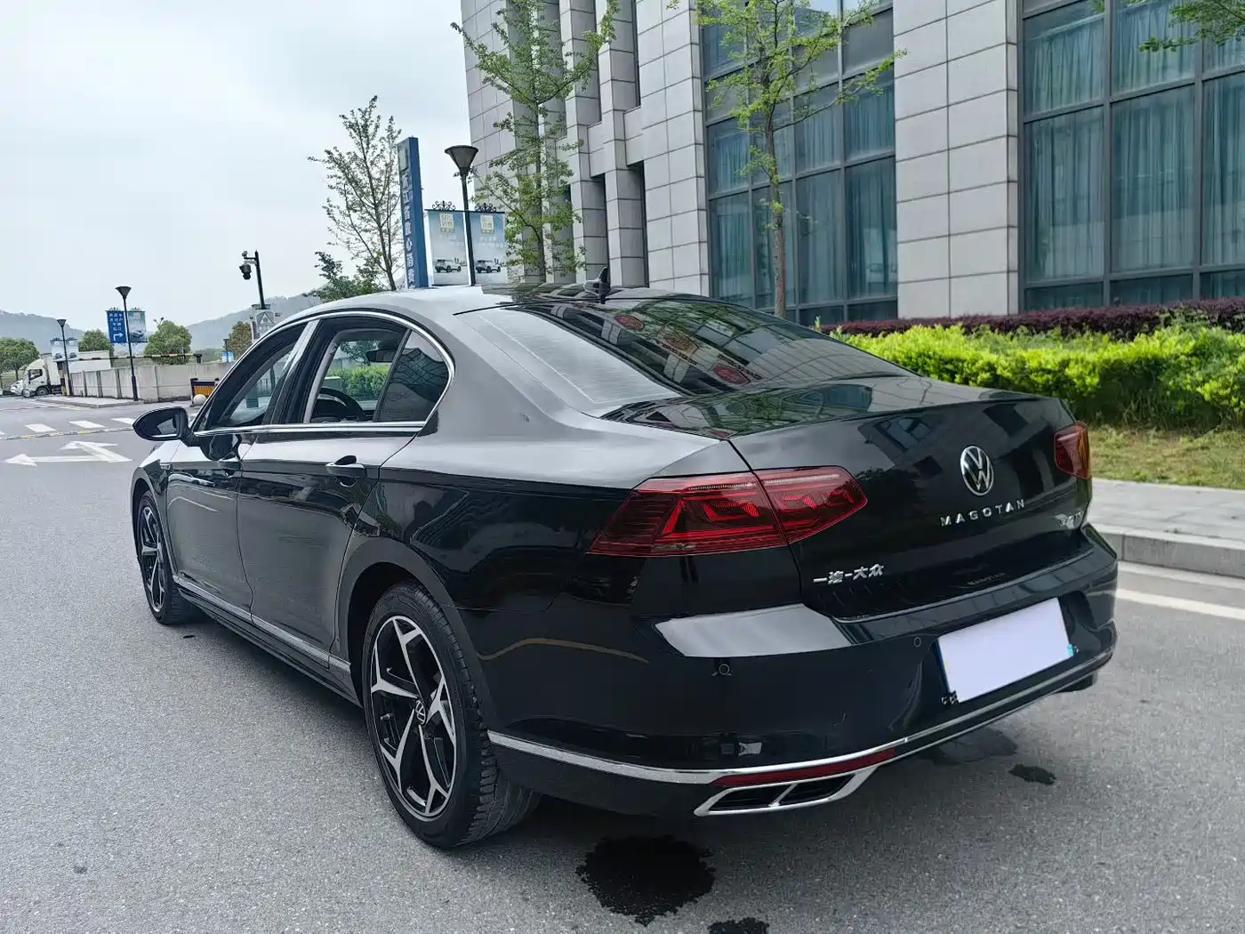 Volkswagen Magotan 2023 Model 2 Million Commemorative Edition 330TSI DSG Luxury фото 7