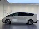 Фото 4 - Li Auto MEGA