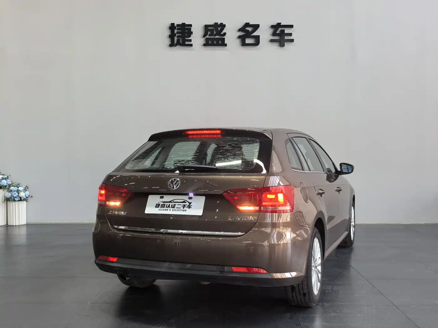Volkswagen Lavida Tour 2013 1.6L Automatic Comfort фото 6