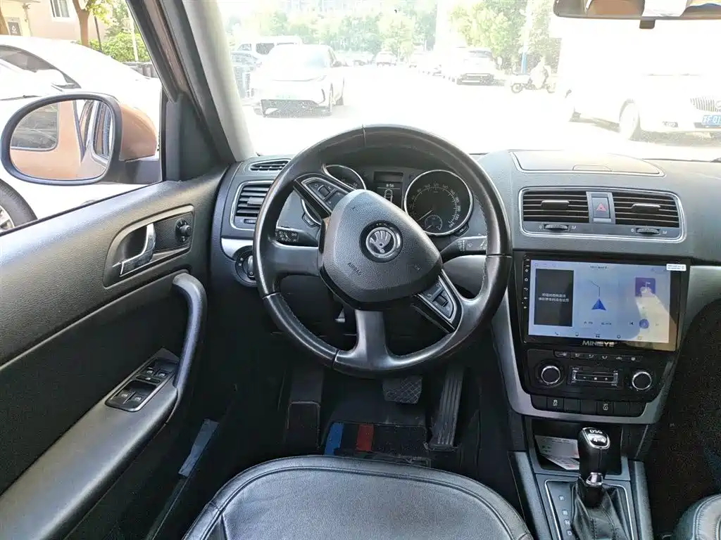 Škoda Yeti 2014 1.8TSI DSG Polar Edition фото 3