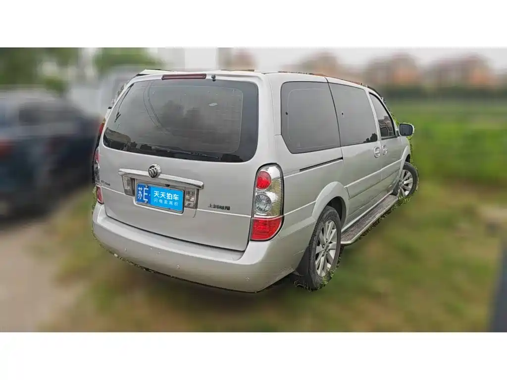 Photo 2 - Buick GL8