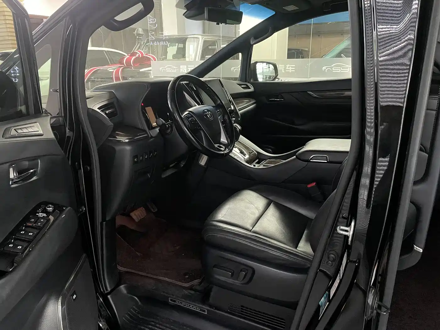 Фото 8 - Toyota Alphard