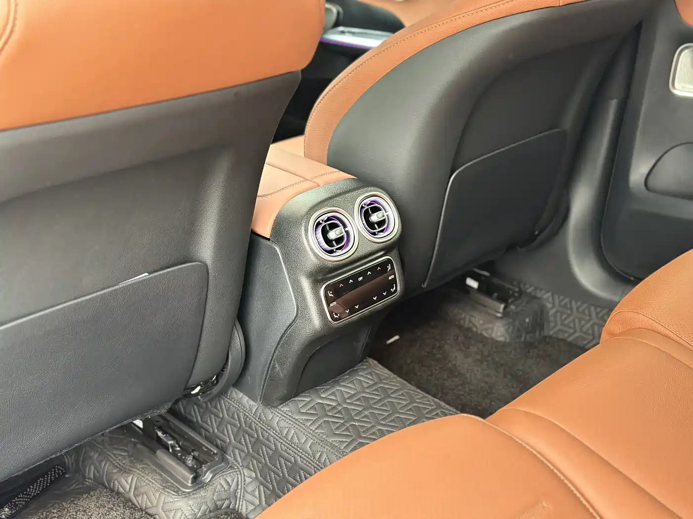 Mercedes-Benz GLC 2025 GLC 300 L 4MATIC Dynamic 5-seater фото 5