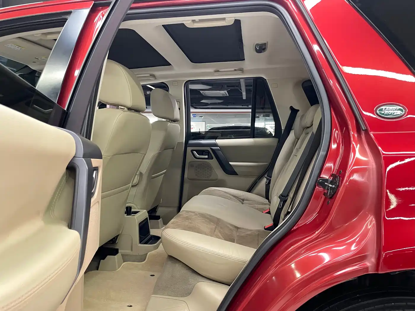 Land Rover Freelander 2 2011 3.2L China Red Limited Edition фото 16