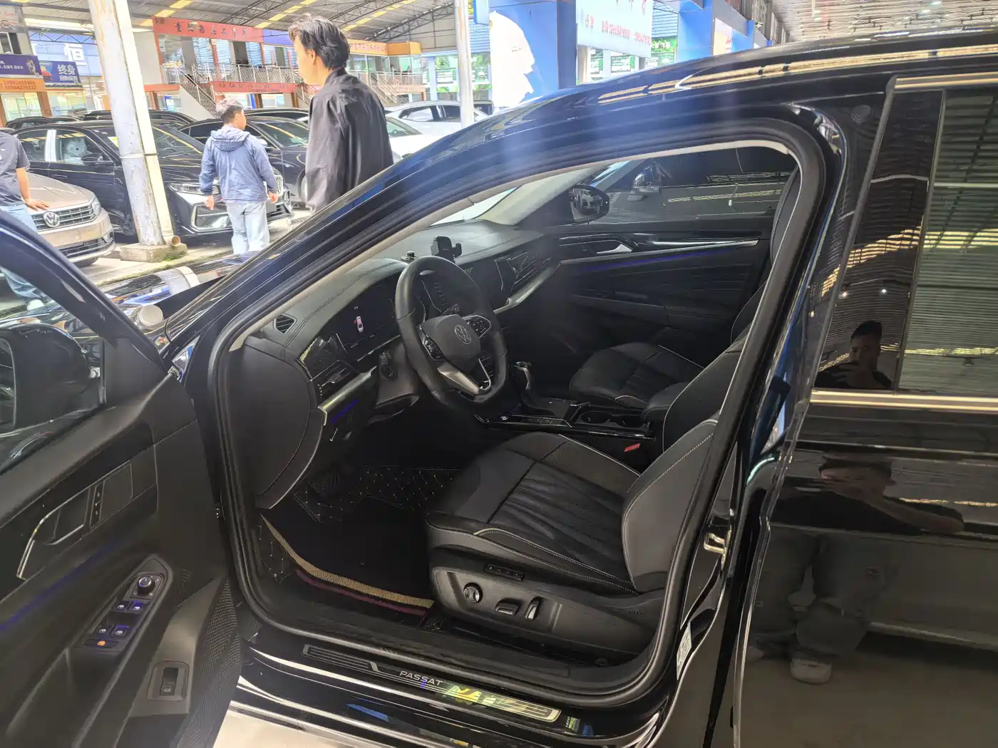 Volkswagen Passat 2023 330TSI Luxury Edition фото 4