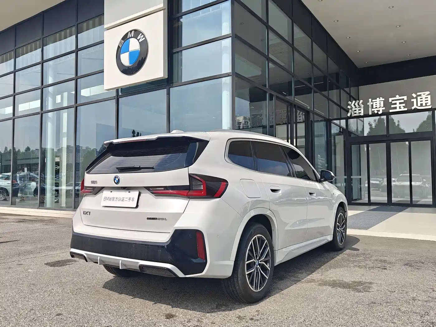 BMW iX1 2023 eDrive25L M Sport Package фото 13
