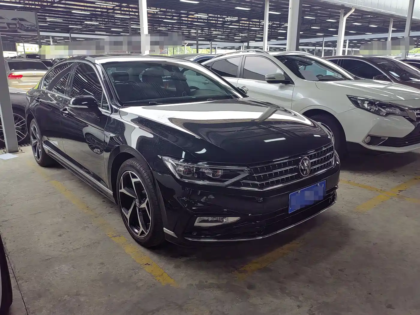Volkswagen Magotan 2024 2 Million Units Public Sharing Edition 330TSI DSG Luxury фото 3