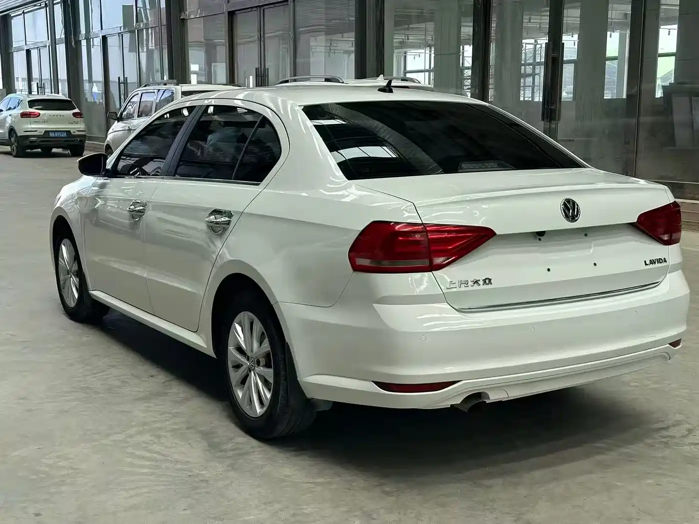 Volkswagen Lavida 2017 1.6L Automatic Comfort Edition фото 4