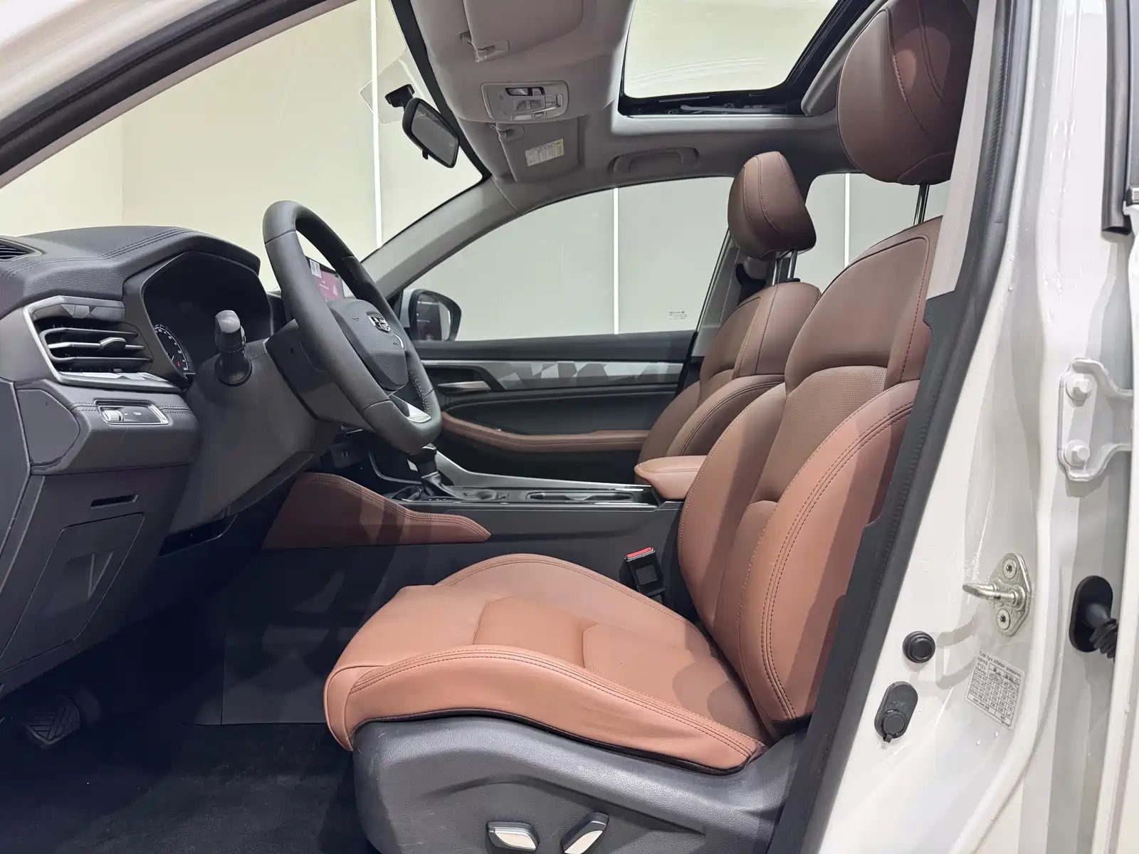 Photo 10 - Geely Emgrand X6