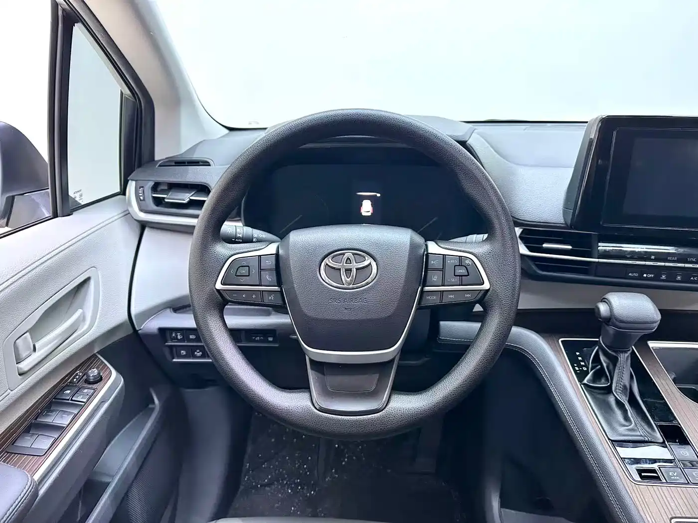 Toyota Sienna 2023 2.5L Hybrid Comfort Edition фото 14
