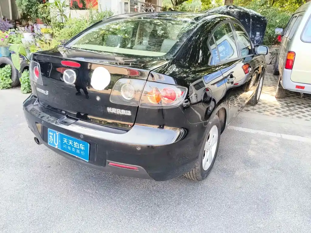 Photo 2 - Mazda 3
