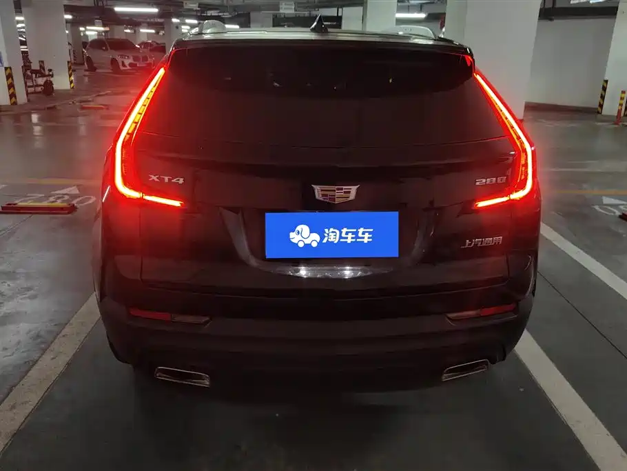 CADILLAC XT4