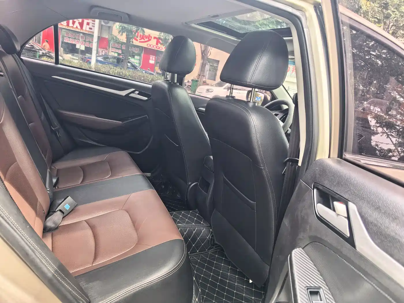 Фото 9 - Geely Vision