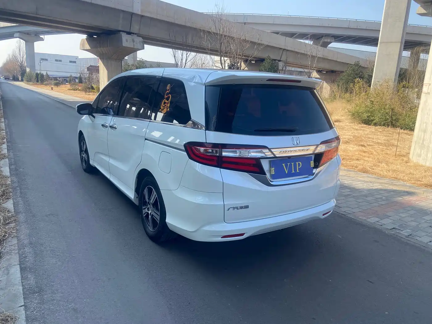 Фото 2 - Honda Odyssey