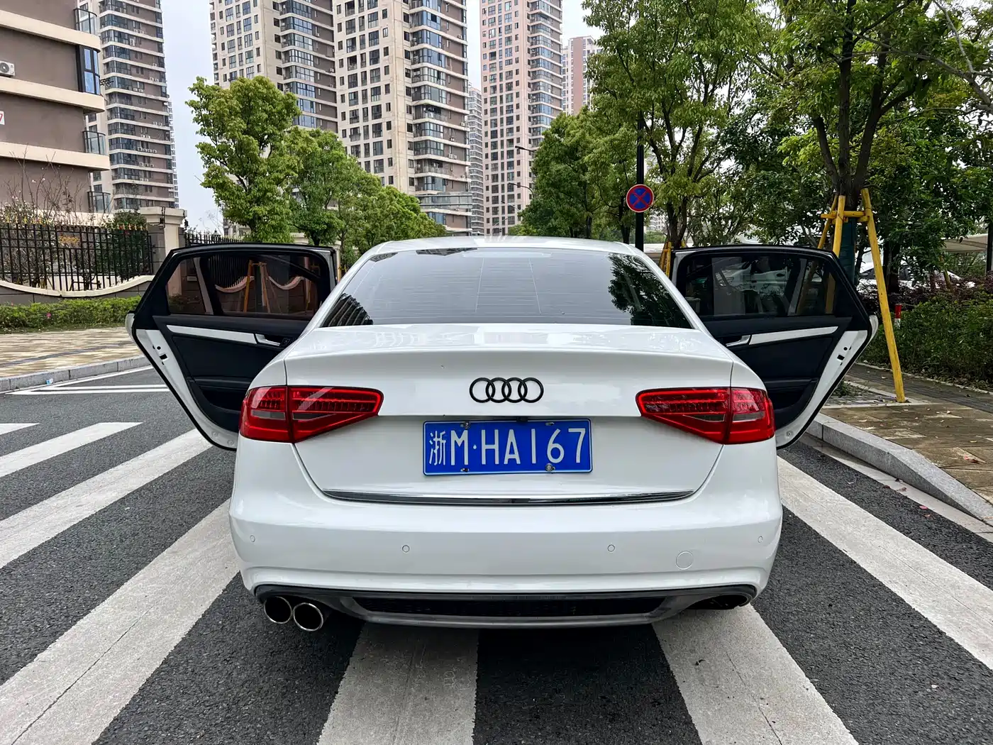 Audi A4L 2013 35 TFSI Automatic Standard фото 15