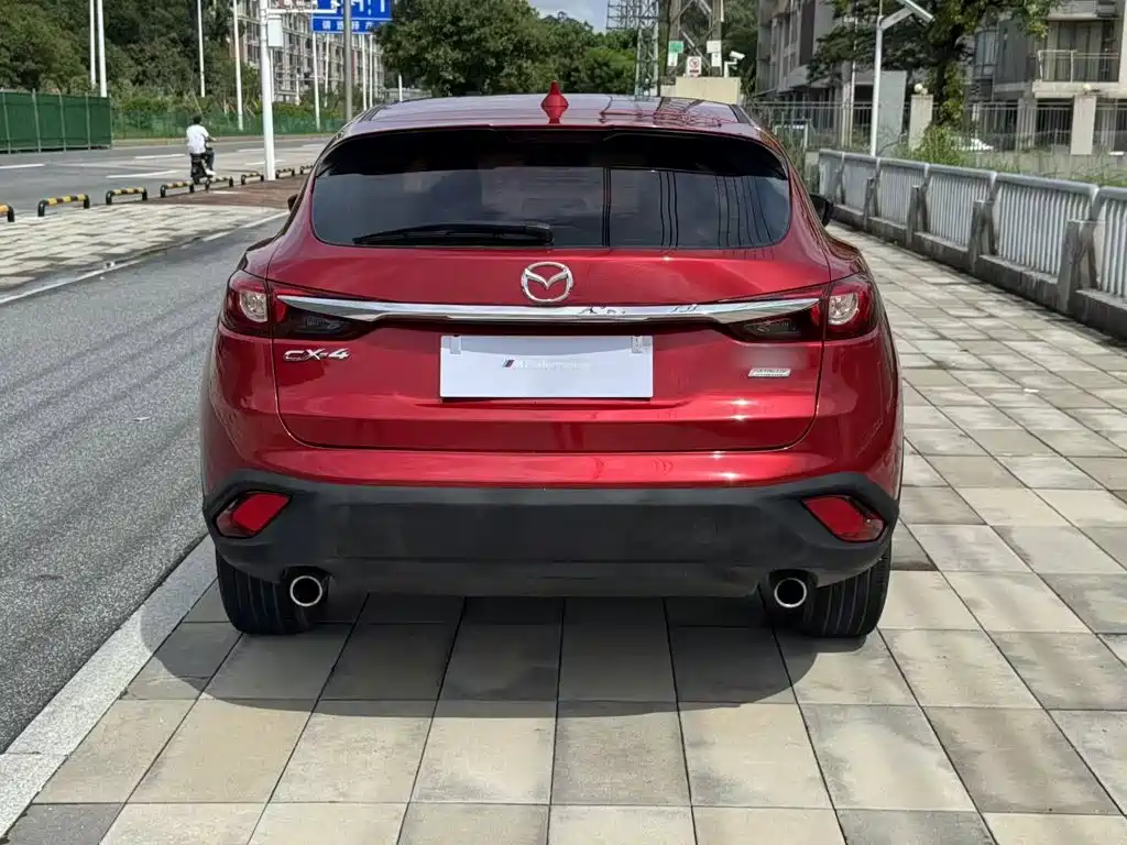 Photo 10 - Mazda CX-4