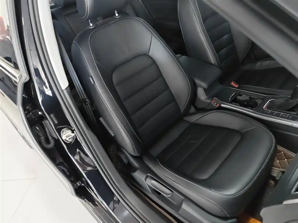 Volkswagen Passat 2017 280TSI DSG Elegance фото 25