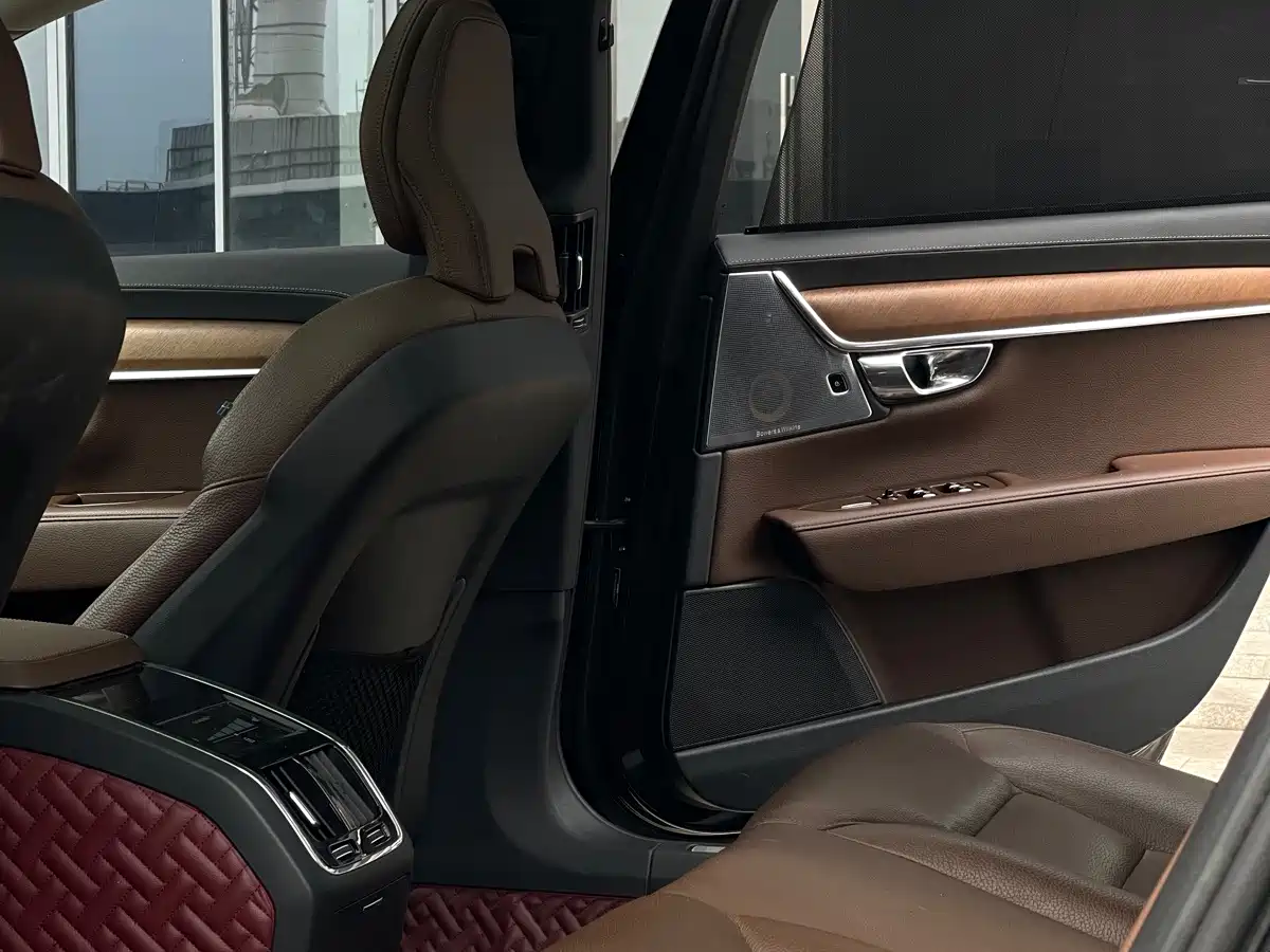 Photo 6 - Volvo S90
