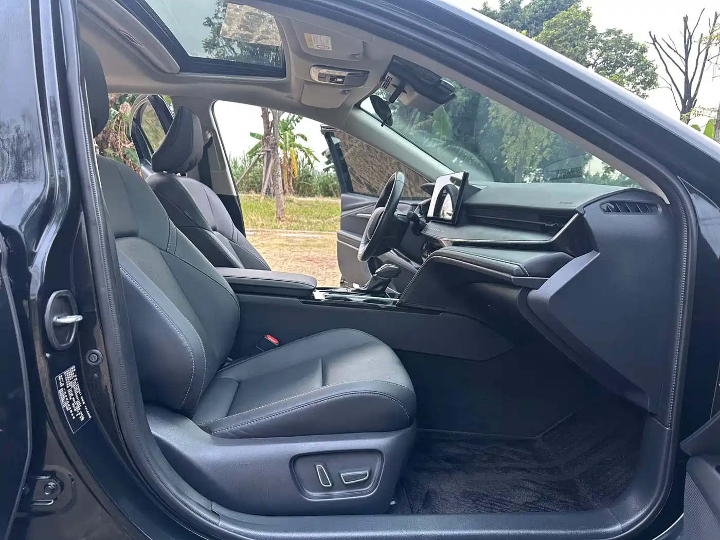 Toyota Camry 2024 2.0GVP Luxury Edition фото 10