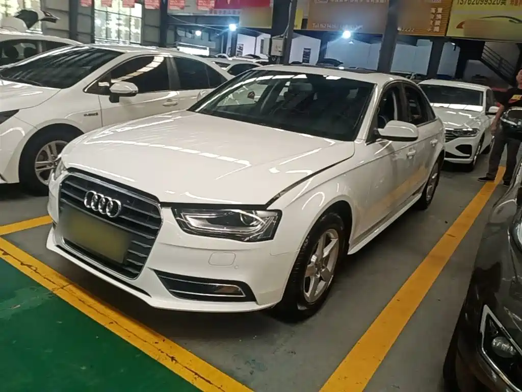 Audi A4L 2013 35 TFSI Automatic Comfort фото 2