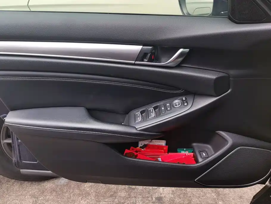 Фото 7 - Honda Inspire