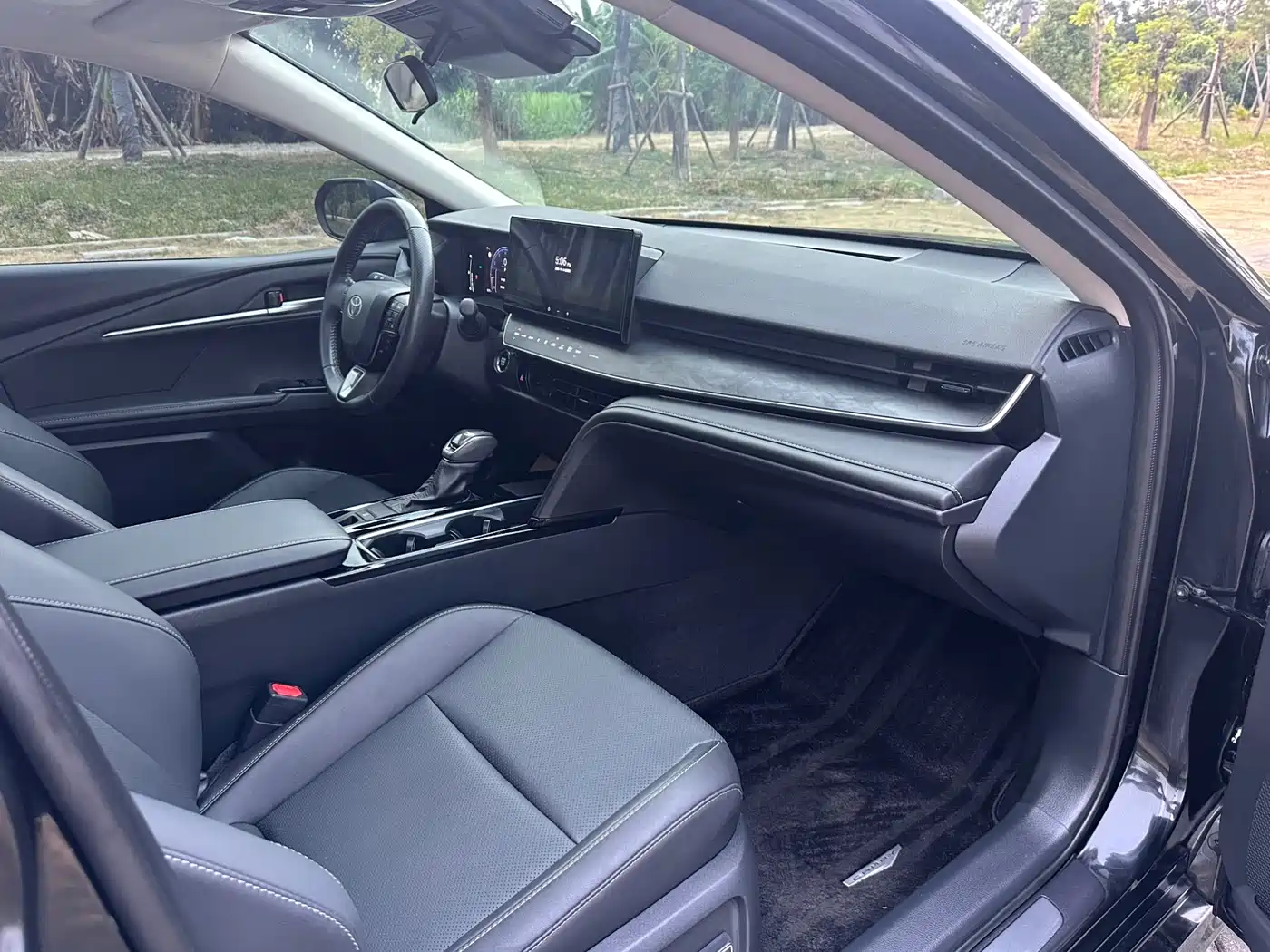 Toyota Camry 2024 2.0GVP Luxury Edition фото 16