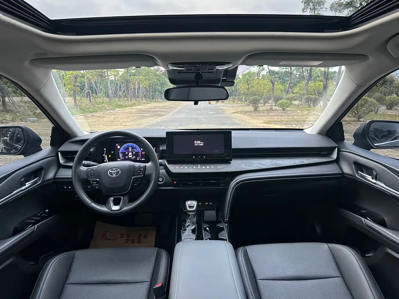 Toyota Camry 2024 2.0GVP Luxury Edition фото 12