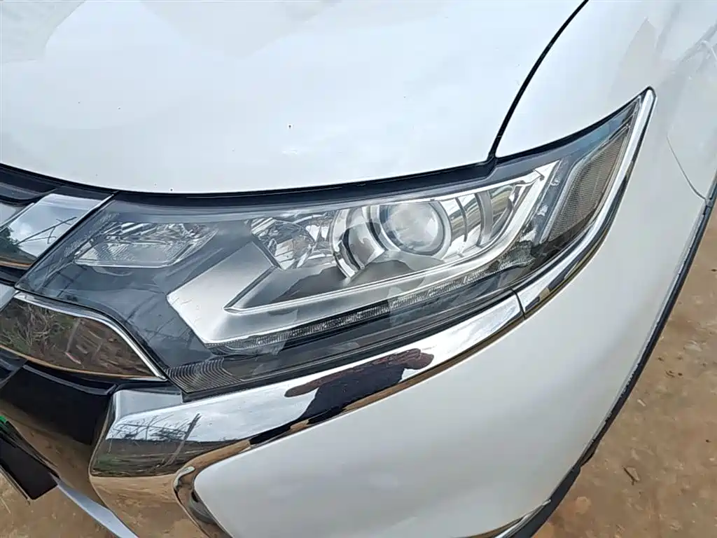 Mitsubishi Outlander 2016 2.0L 2WD Fashion Edition 5-seater фото 24