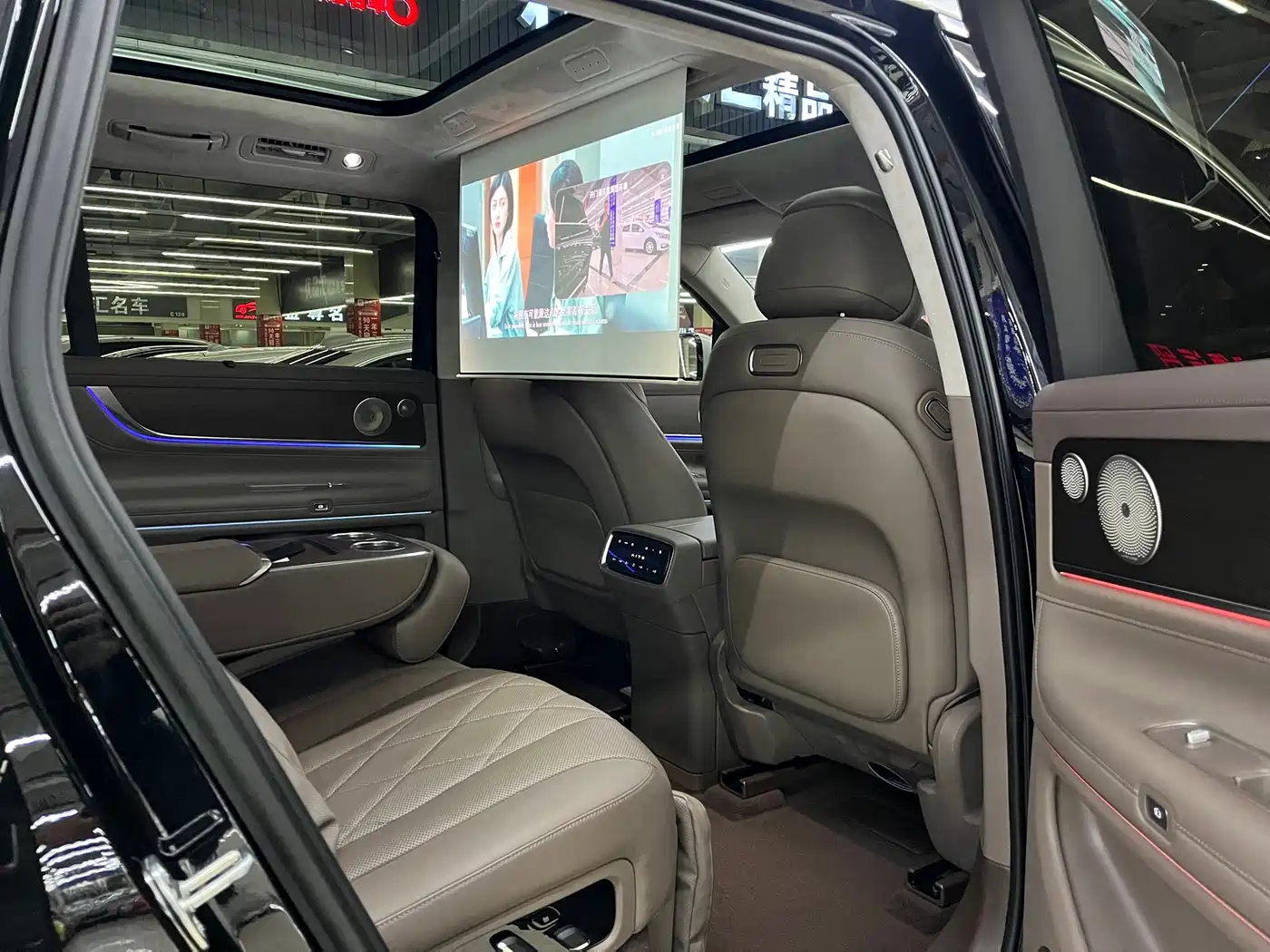 AITO Wenjie AITO M9 2024 Model Extended Range Ultra Edition 52kWh 5-Seater фото 12