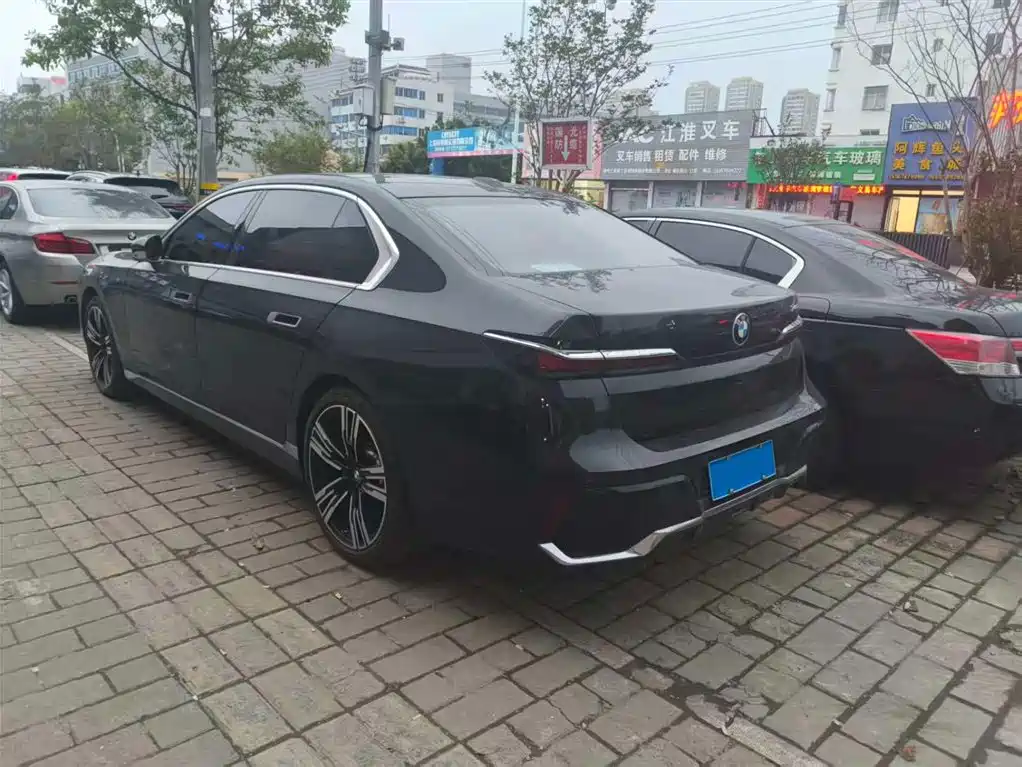 BMW 7-SERIES